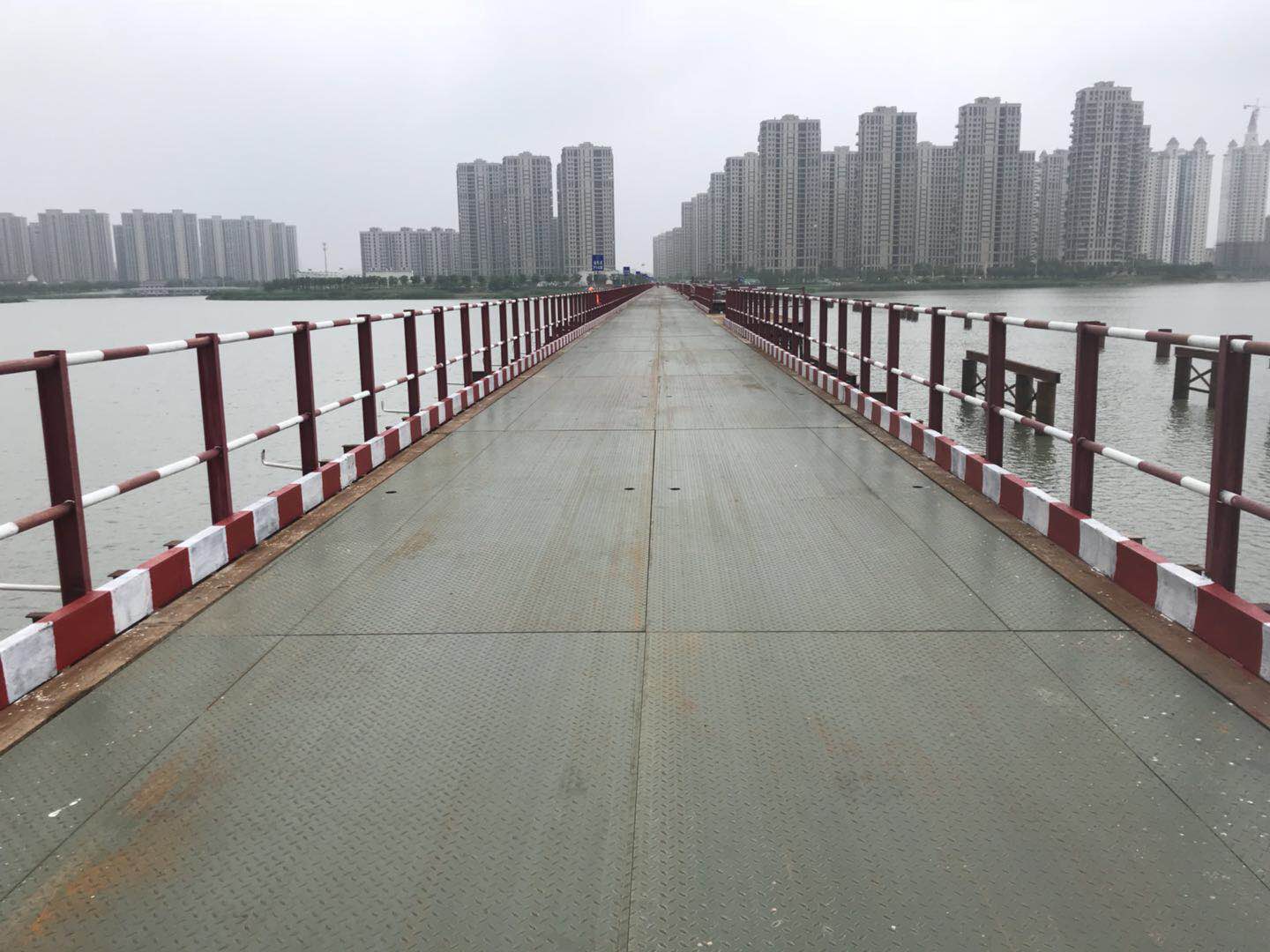 苏州市吴江东太湖施工钢栈桥（1）